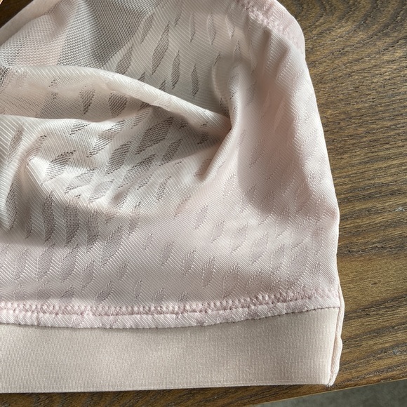 Wacoal semi sheer mesh bra with no wire ultimate lift. - Picture 3 of 7